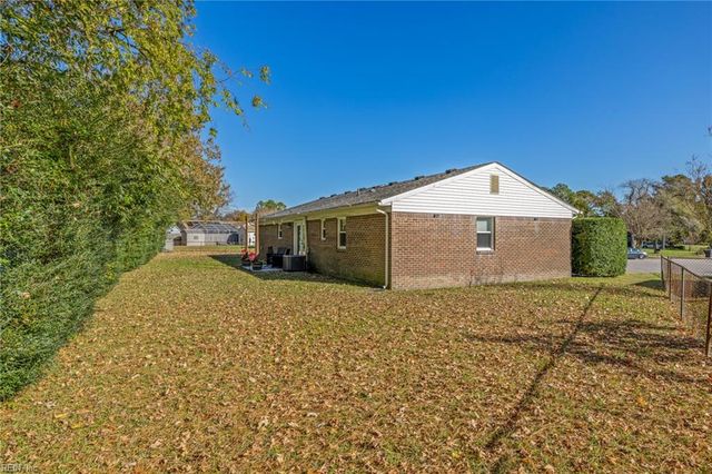 5662 Heathwood CT, Virginia Beach, VA 23464