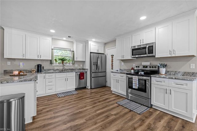 5662 Heathwood CT, Virginia Beach, VA 23464