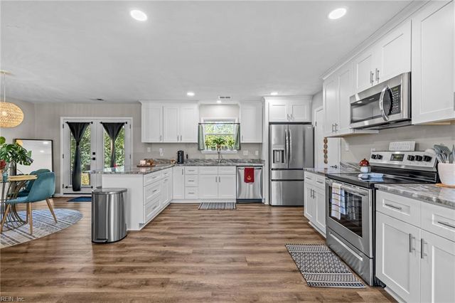 5662 Heathwood CT, Virginia Beach, VA 23464