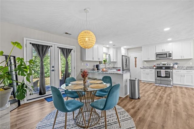 5662 Heathwood CT, Virginia Beach, VA 23464