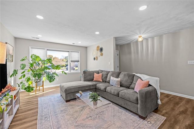 5662 Heathwood CT, Virginia Beach, VA 23464