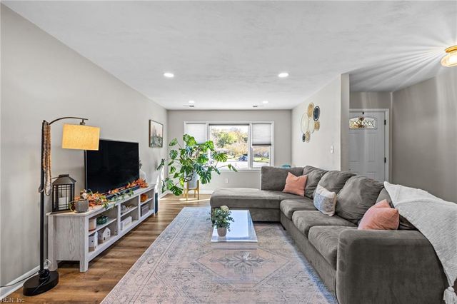 5662 Heathwood CT, Virginia Beach, VA 23464