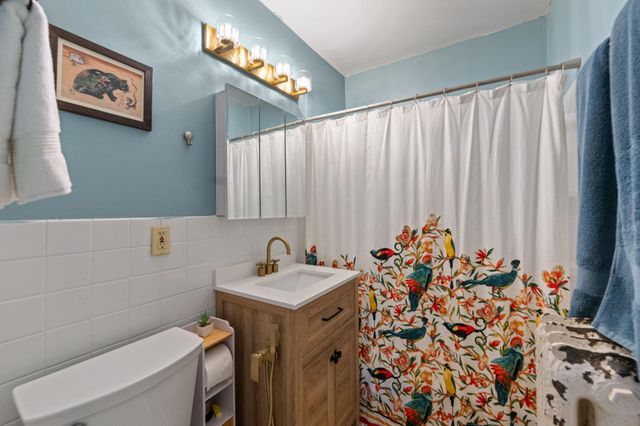 1335 Oliver Avenue N, Minneapolis, MN 55411