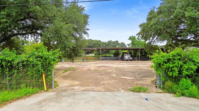 5103 Tiffany Drive, Houston, TX 77045