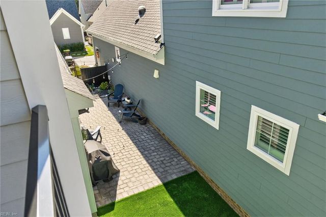 110 Creek LN, Suffolk, VA 23435