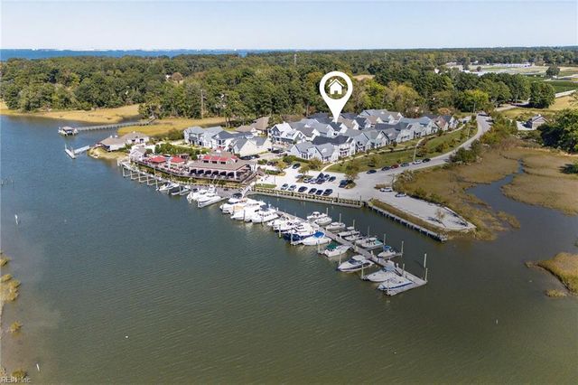 110 Creek LN, Suffolk, VA 23435