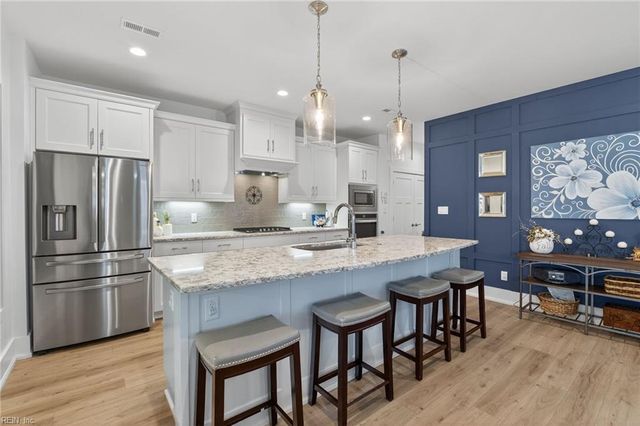 110 Creek LN, Suffolk, VA 23435