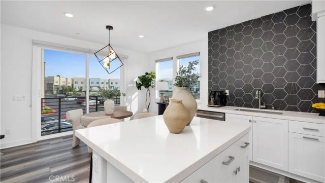 1669 W Lincoln Avenue 102, Anaheim, CA 92801