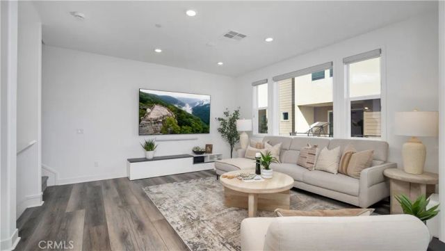 1669 W Lincoln Avenue 102, Anaheim, CA 92801