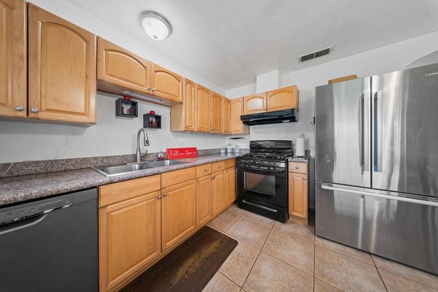 4006 Cortright Way, North Highlands, CA 95660