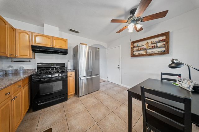 4006 Cortright Way, North Highlands, CA 95660