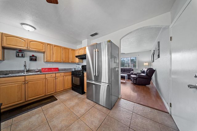 4006 Cortright Way, North Highlands, CA 95660