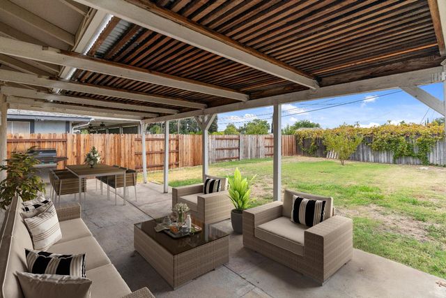 4006 Cortright Way, North Highlands, CA 95660