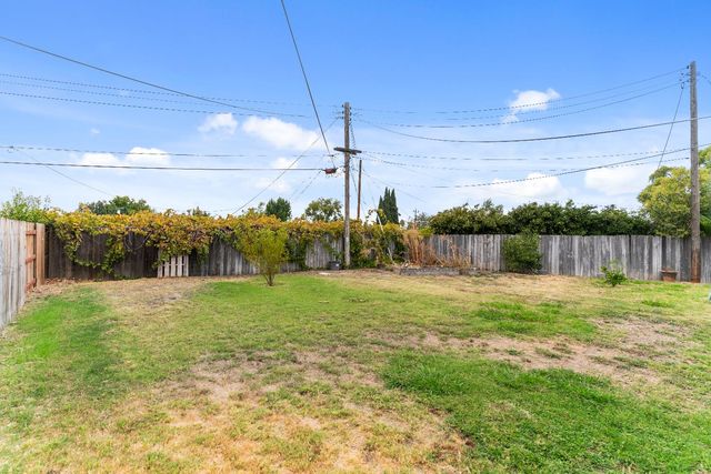 4006 Cortright Way, North Highlands, CA 95660