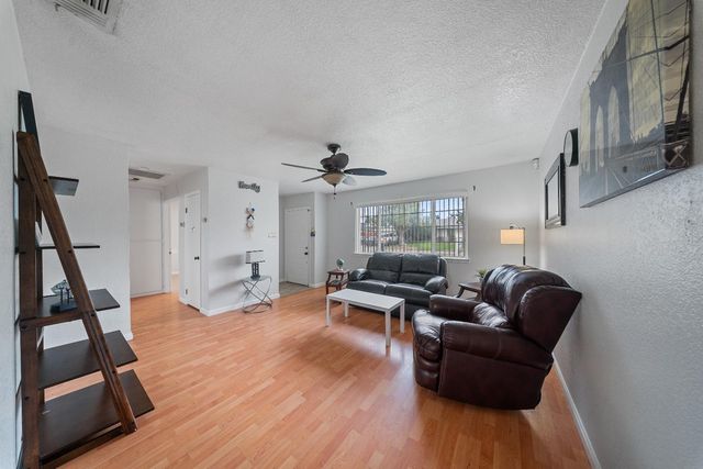 4006 Cortright Way, North Highlands, CA 95660