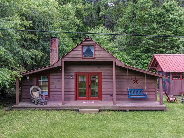 64 Bear Lake Drive, Blue Ridge, GA 30513