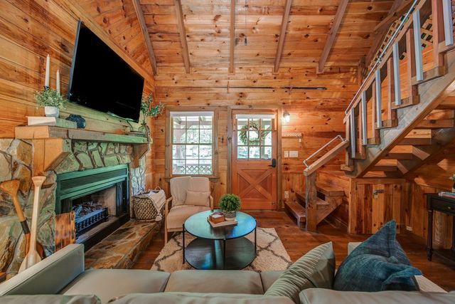 64 Bear Lake Drive, Blue Ridge, GA 30513