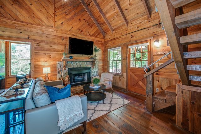 64 Bear Lake Drive, Blue Ridge, GA 30513