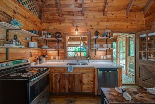 64 Bear Lake Drive, Blue Ridge, GA 30513