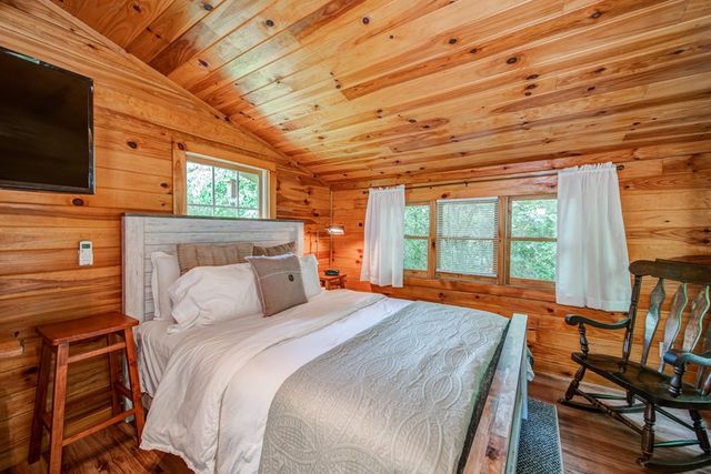 64 Bear Lake Drive, Blue Ridge, GA 30513