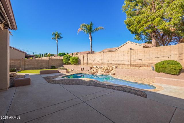 4616 W WHISPERING WIND Drive, Glendale, AZ 85310