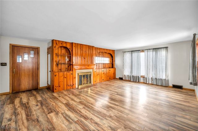 135 Wooster Street NW, Navarre, OH 44662