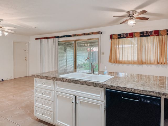 220 Hampton Avenue, Corsicana, TX 75110