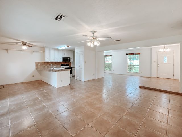 220 Hampton Avenue, Corsicana, TX 75110