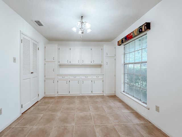 220 Hampton Avenue, Corsicana, TX 75110