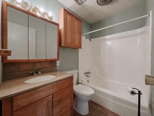 220 Hampton Avenue, Corsicana, TX 75110