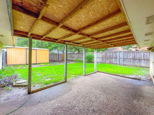 220 Hampton Avenue, Corsicana, TX 75110