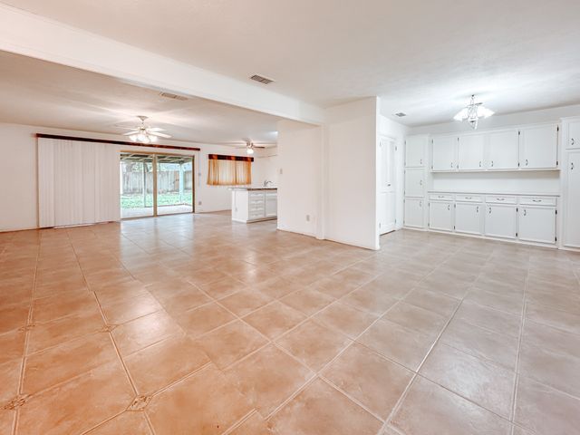 220 Hampton Avenue, Corsicana, TX 75110