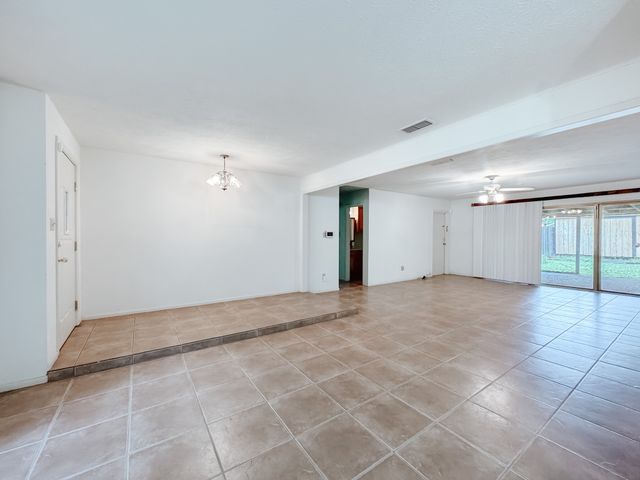 220 Hampton Avenue, Corsicana, TX 75110