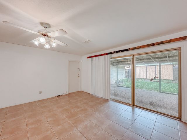 220 Hampton Avenue, Corsicana, TX 75110