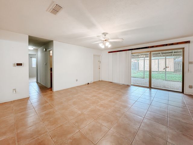 220 Hampton Avenue, Corsicana, TX 75110