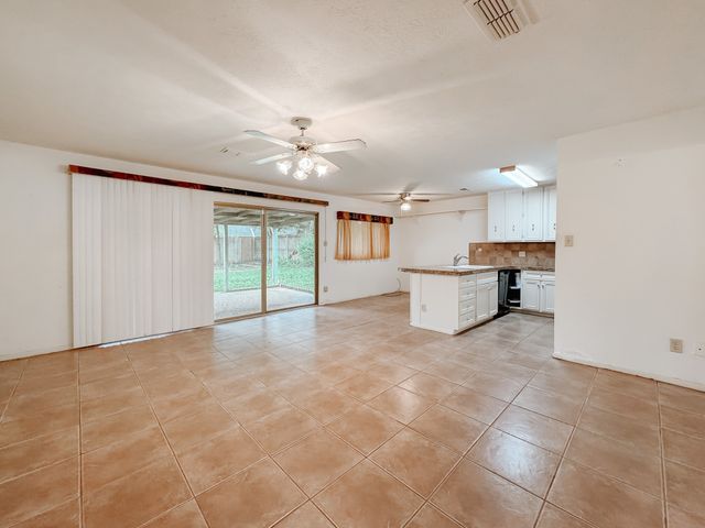 220 Hampton Avenue, Corsicana, TX 75110