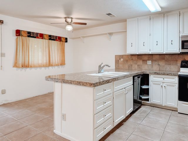 220 Hampton Avenue, Corsicana, TX 75110