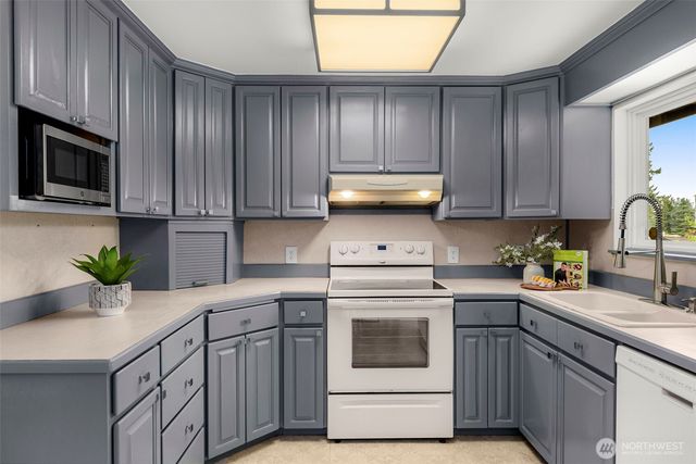 2520 166th Avenue NE, Bellevue, WA 98008