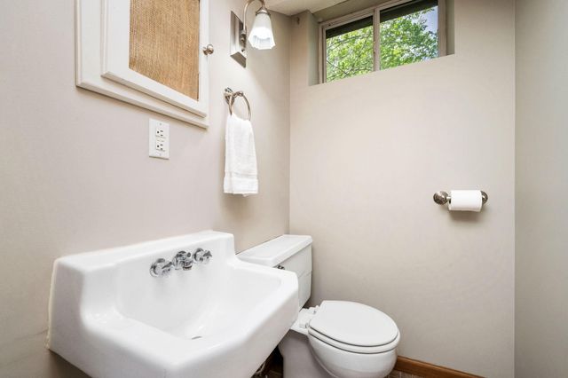 7000 Hill Place N, Crystal, MN 55427