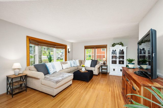 7000 Hill Place N, Crystal, MN 55427