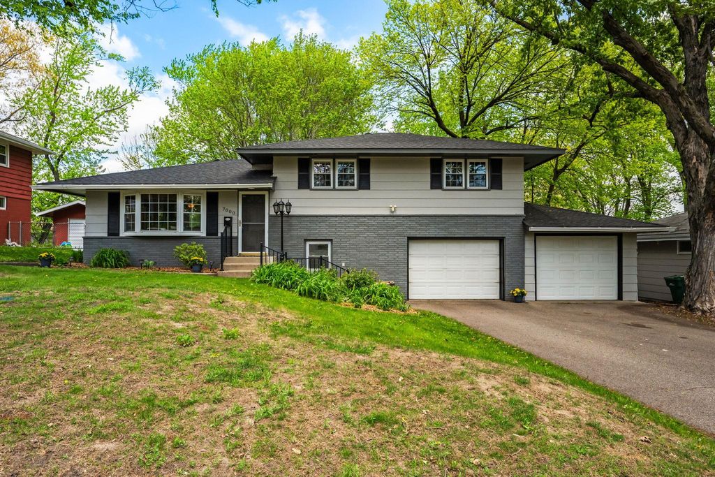 7000 Hill Place N, Crystal, MN 55427