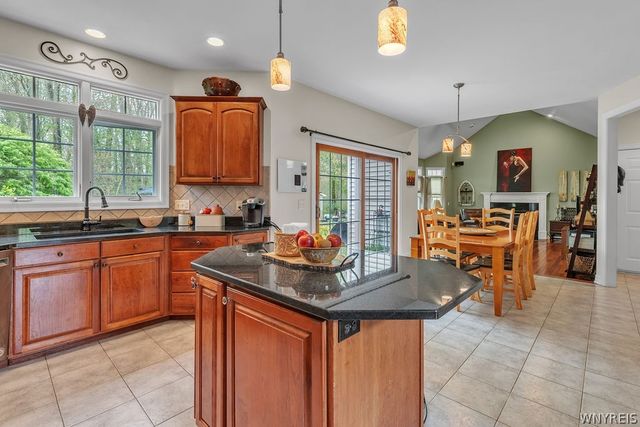 33 Julianna Court, Amherst, NY 14228
