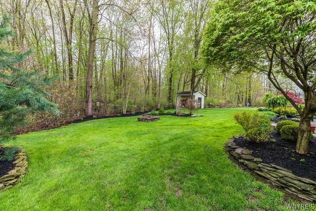 33 Julianna Court, Amherst, NY 14228
