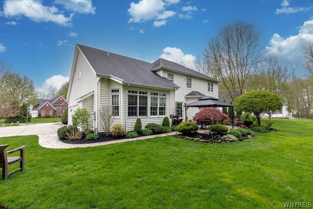 33 Julianna Court, Amherst, NY 14228