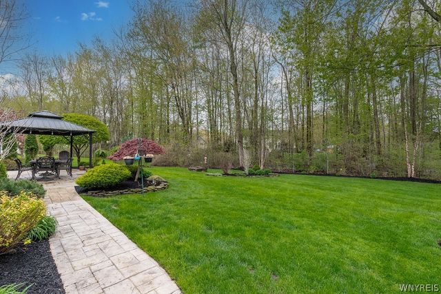 33 Julianna Court, Amherst, NY 14228