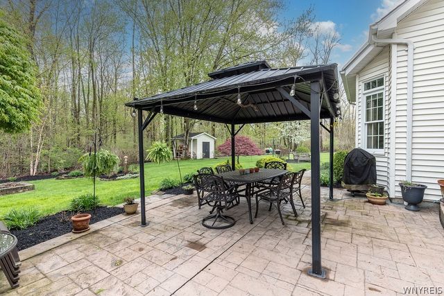 33 Julianna Court, Amherst, NY 14228