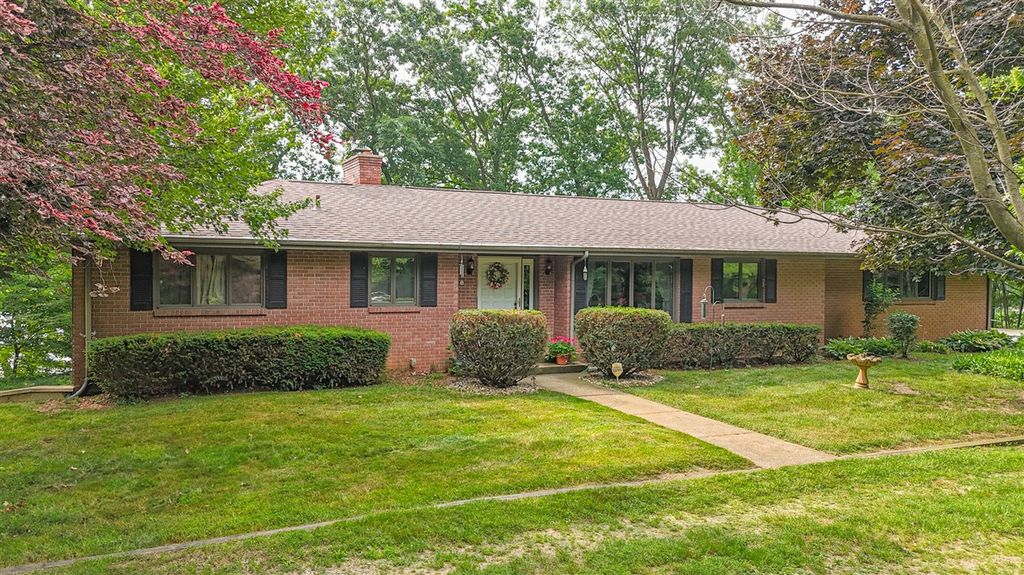 55835 Davis Lane, Dowagiac, MI 49047