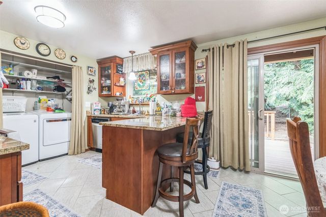 22180 Sea vista NE, Poulsbo, WA 98370