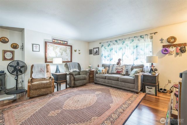 22180 Sea vista NE, Poulsbo, WA 98370