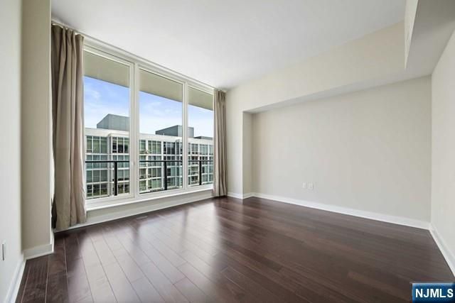 1200 Ave At Port Imperial 603, Weehawken, NJ 07086